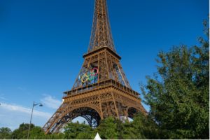 facade de la Tour Eiffel pour les Jeux Olympiques 2024